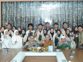 KKN di Mabar, Sekda Fransiskus Harapkan Mahasiswa UIN Sunan Kalijaga Lakukan Perubahan Positif
