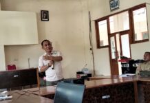 Pemkab Mabar maksimalkan layanan Portal Perlindungan Sosial (Perlinsos) , secara mandiri Sekretaris Dinas Sosial dan PPA Kabupaten Manggarai Barat Alviano Latubatara. Foto ; ist