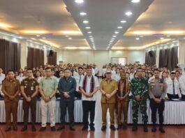 Wabup Mabar Yulianus Weng (tengah ) bersama Deputi Bidang penyelenggaraan Bidang pengembangan kompetensi ASN LAN RI. Foto ; Bion