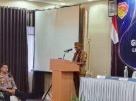 BPSDM NTT Cetak ASN Berkarakter 3H di Labuan Bajo PLT. Kepala Badan Pengembangan Sumber Daya Manusia Daerah (BPSDM) Provinsi NTT Flavianus Dua saat menyampaikan sambutan Foto : Gonsalez