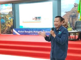 Kepala Loka Pom Manggarai Barat Imanulkhan saat menyampaikan Materi. Foto Gonsalez