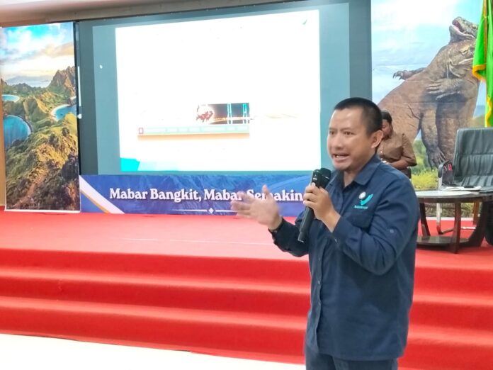 Kepala Loka Pom Manggarai Barat Imanulkhan saat menyampaikan Materi. Foto Gonsalez