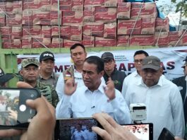 Mentan Amran Turun Langsung ke Lokasi Bencana NTT, Pastikan Stok Beras Aman dan Bantuan Cepat Mentan RI Andi Amran Sulaiman saat jumpa pers di posko BPBD Manggarai Barat. Foto ; Mathildis Riberu