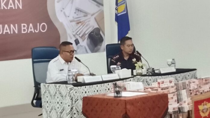 Kepala Dinas Perindag Adrianus Ojo saat menyampaikan Sambutan Foto : Rafika