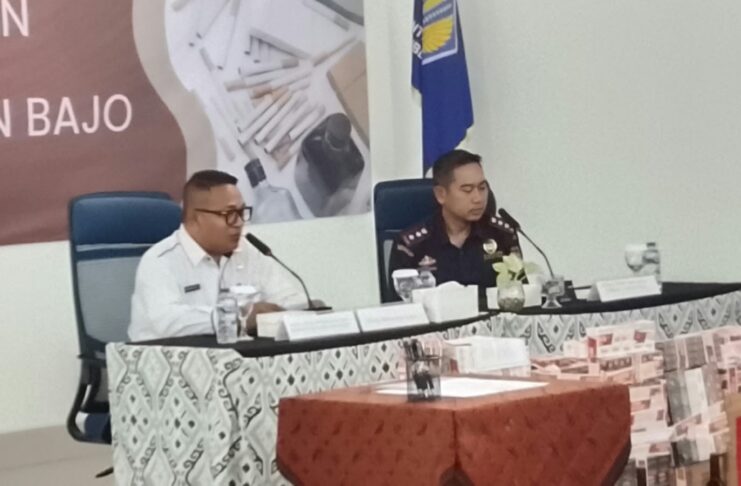 Kepala Dinas Perindag Adrianus Ojo saat menyampaikan Sambutan Foto : Rafika