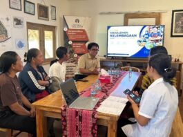 Nara Sumber Hendry Cahya Aprilianto (tengah) saat memberikan Materi kepada Mama Bambu Wela Rana