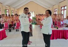 Hibah Buku Merawat Ladang Kehidupan, Bupati Edi : Membaca Harus Jadi Budaya